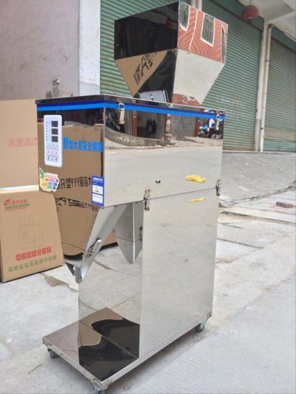 Prix pas cher 100-2500g machine de remplissage de poids de sucre en acier inoxydable,machine de remplissage de granules de poudre sèche précise pour sac