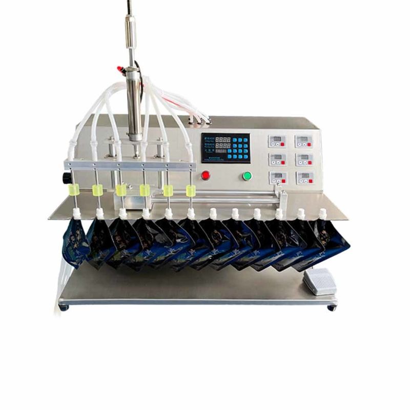 Semi-automatische vier hoofd glijdend sproeiers vloeibare water spoot zak zak vulmachine spuitbus zak vuller en verzegel