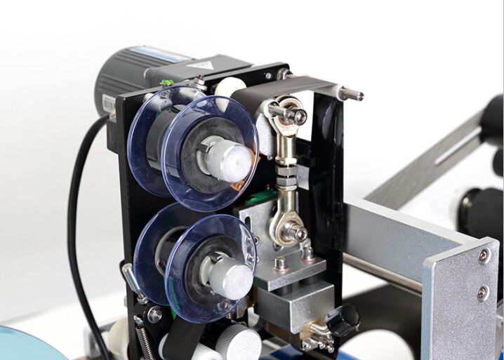 Adhesive Label Bottle Labeling Machine Incorporating Label Roll Diameter Inner Dia 75mm Ensuring Smooth and Label Feeding